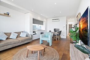 One-bed Apartment Close to Cafes and Coast