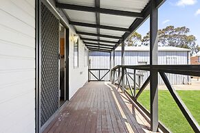 Spacious 2-bedroom With Private Parking Access