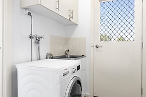 Spacious 2-bedroom With Private Parking Access