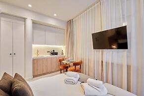 Exceptional Grand Apartment - Louvre Museum