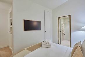 Exceptional Grand Apartment - Louvre Museum