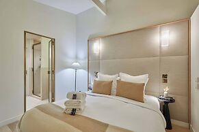 Exceptional Grand Apartment - Louvre Museum