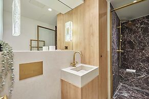Exceptional Grand Apartment - Louvre Museum