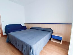 Spacious Apartment With Pool Access