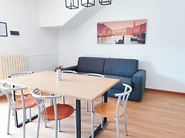 Spacious Apartment With Pool Access