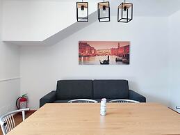 Spacious Apartment With Pool Access