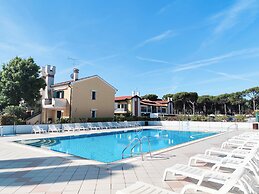 Apartment With Pool Access