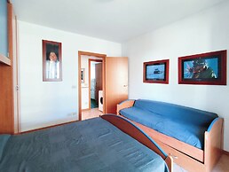 Bright Apartment With Pool