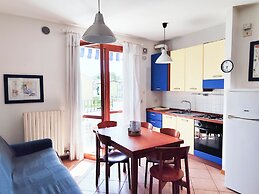 Bright Apartment With Pool