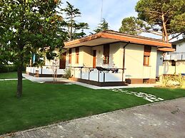 Comfy Bungalow With Garden