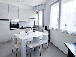 Modern Apartment With Pool