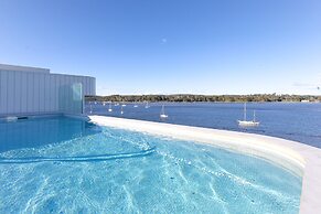 Modern 2-bedroom Apartment With Pool Access