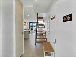Modern 2-bedroom Apartment With Pool Access