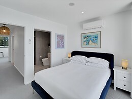 Modern 2-bedroom Apartment With Pool Access