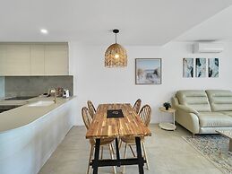 Modern 2-bedroom Apartment With Pool Access