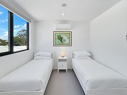 Modern 2-bedroom Apartment With Pool Access