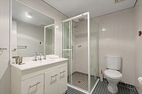 Bright Surry Hills Flat With Great Balcony & Views
