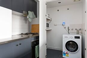 Bright Surry Hills Flat With Great Balcony & Views