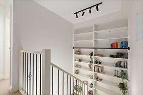 Bright Surry Hills Flat With Great Balcony & Views