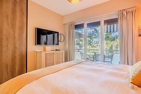 Bright, A/C Apartment With sea View - Antibes