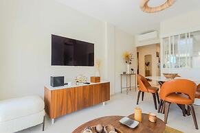 Bright, A/C Apartment With sea View - Antibes