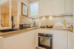 Bright, A/C Apartment With sea View - Antibes