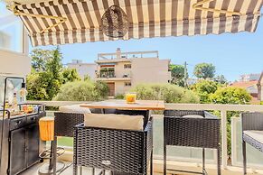 Bright, A/C Apartment With sea View - Antibes