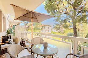 Bright, A/C Apartment With sea View - Antibes