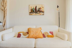 Bright, A/C Apartment With sea View - Antibes