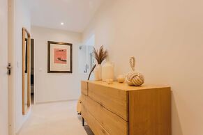 Bright, A/C Apartment With sea View - Antibes