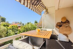 Bright, A/C Apartment With sea View - Antibes