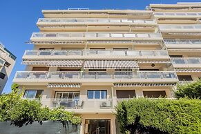 Bright, A/C Apartment With sea View - Antibes