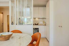Bright, A/C Apartment With sea View - Antibes