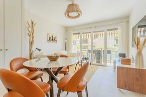 Bright, A/C Apartment With sea View - Antibes