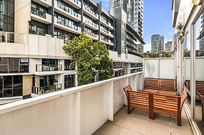 Bright 2-bed Home With Secure Parking