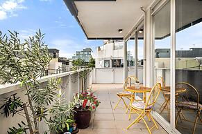 Bright 2-bed Home With Secure Parking