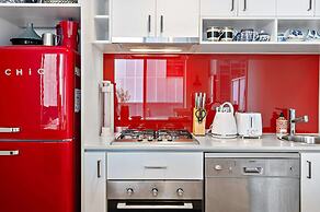 Bright 2-bed Home With Secure Parking