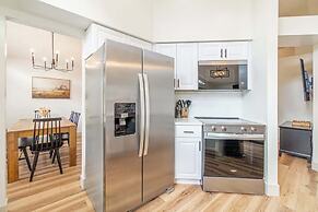 Modern Western Retreat Pet-friendly 4bed/2bath