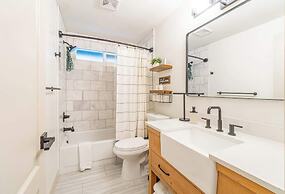 Modern Western Retreat Pet-friendly 4bed/2bath