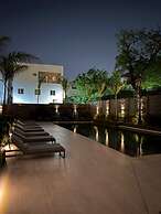 Bantree Luxury Apartments by Cozy