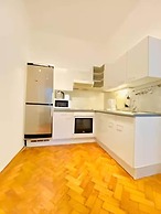 Affordable 2BR Apt For 6 Near Stadthalle