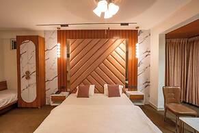 Majestic Inn