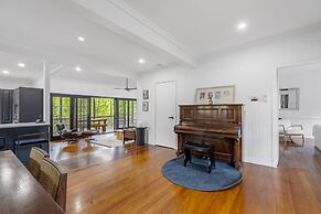 Spacious 3-bed Stay With Balcony and BBQ