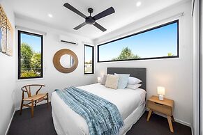 Spacious 3-bedroom Retreat With BBQ and Pool