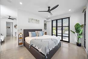 Spacious 3-bedroom Retreat With BBQ and Pool