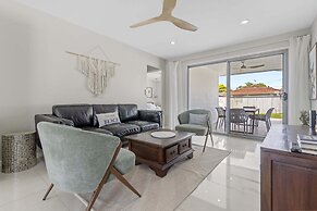 Spacious 4-bed House With Secure Parking