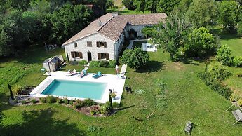 Holiday Home in Pardaillan With Private Pool