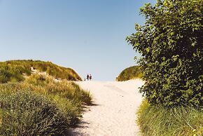 Dune Chalet Between Golf Course and Sea Beach