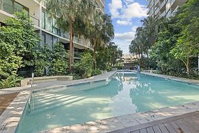 Spacious Inner-city Apartment With Pool