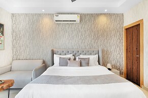 Versace Farms 5 BHK With Pvt Pool